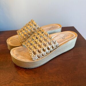 Naked Feet Gold Woven Platform Slides – Women’s Size 9